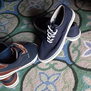 2 pairs of men's size 10 casual shoes